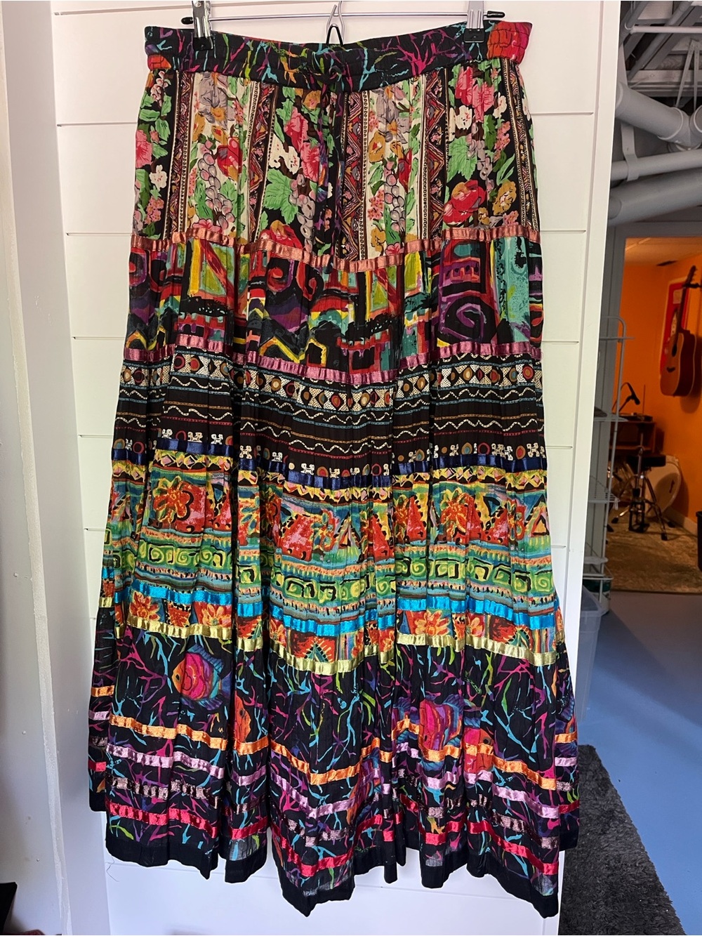 TravelSmith Black Multicolor Tiered MIDI Skirt
